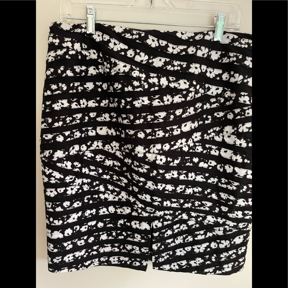 Pencil Skirt  White House Black Market Tiered Floral Pencil Skirt